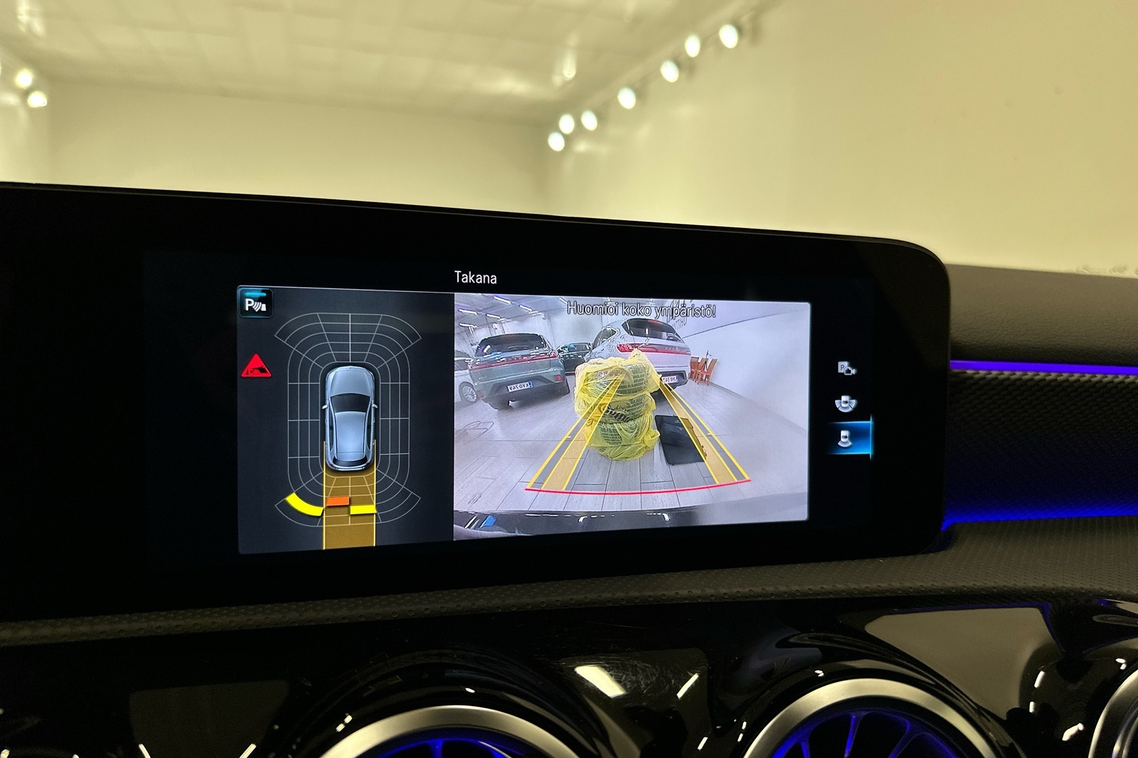 MERCEDES-BENZ A 2022