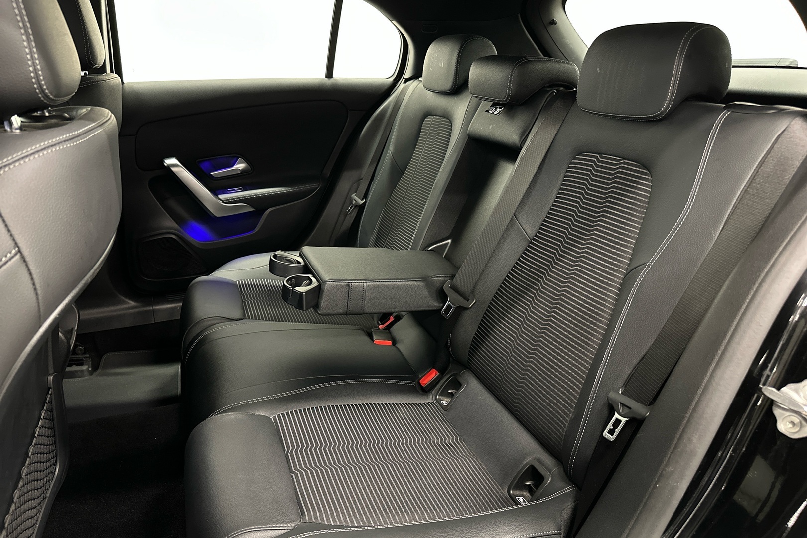 MERCEDES-BENZ A 2022