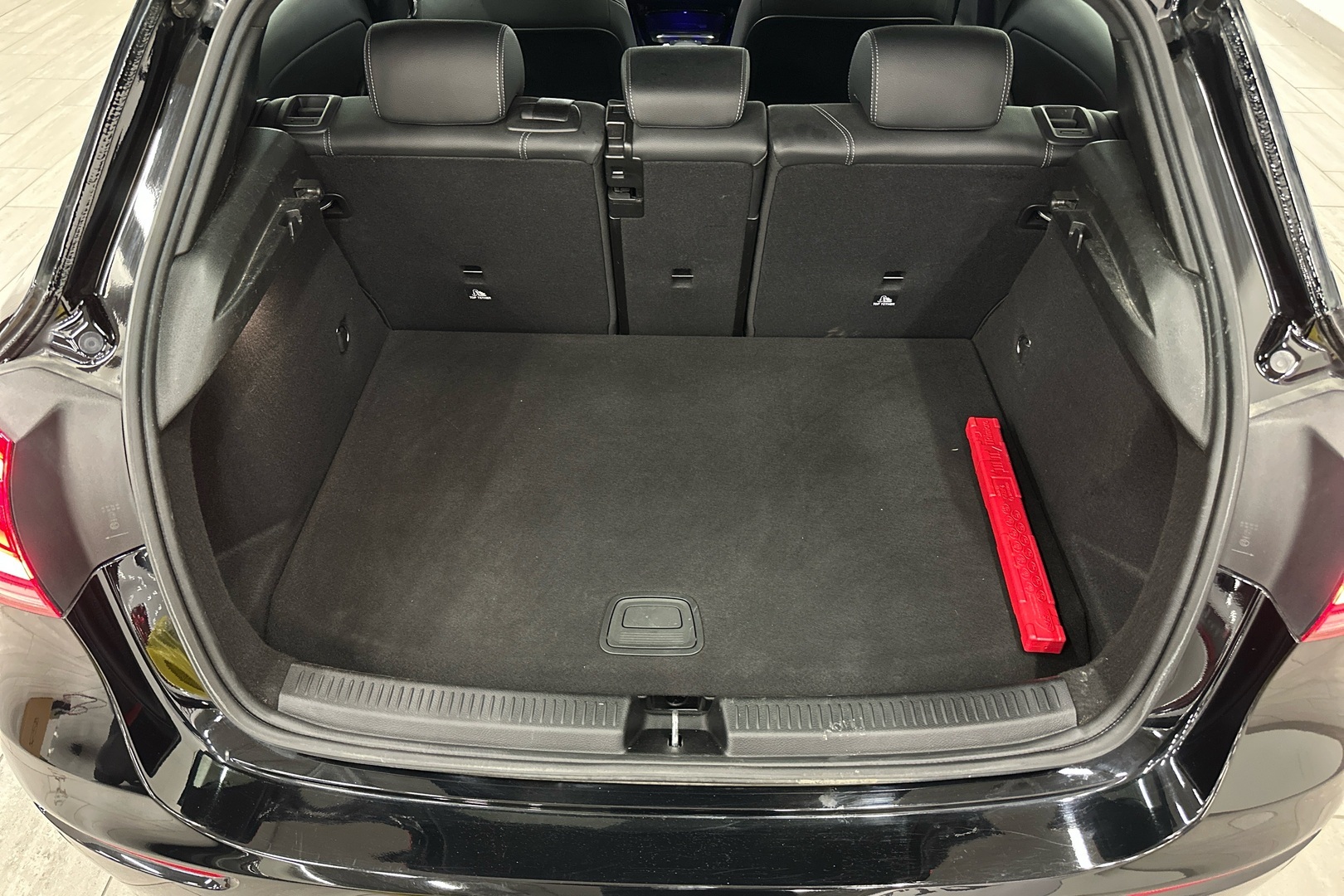 MERCEDES-BENZ A 2022