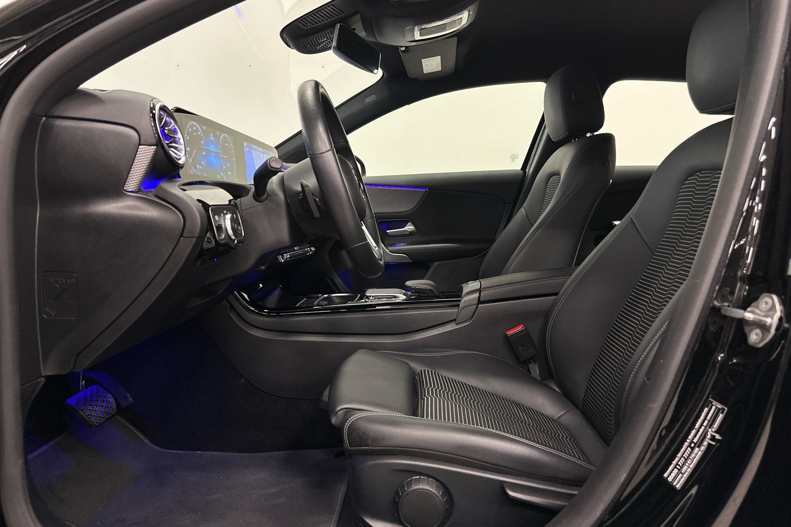 MERCEDES-BENZ A 2022