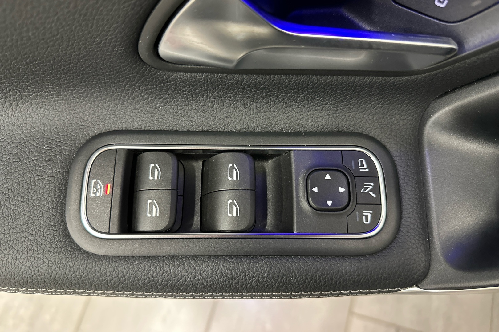 MERCEDES-BENZ A 2022