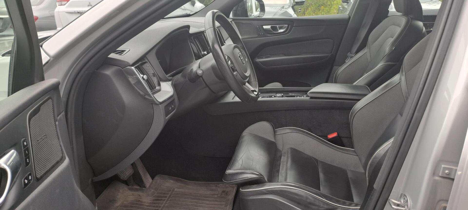 VOLVO XC60 2023