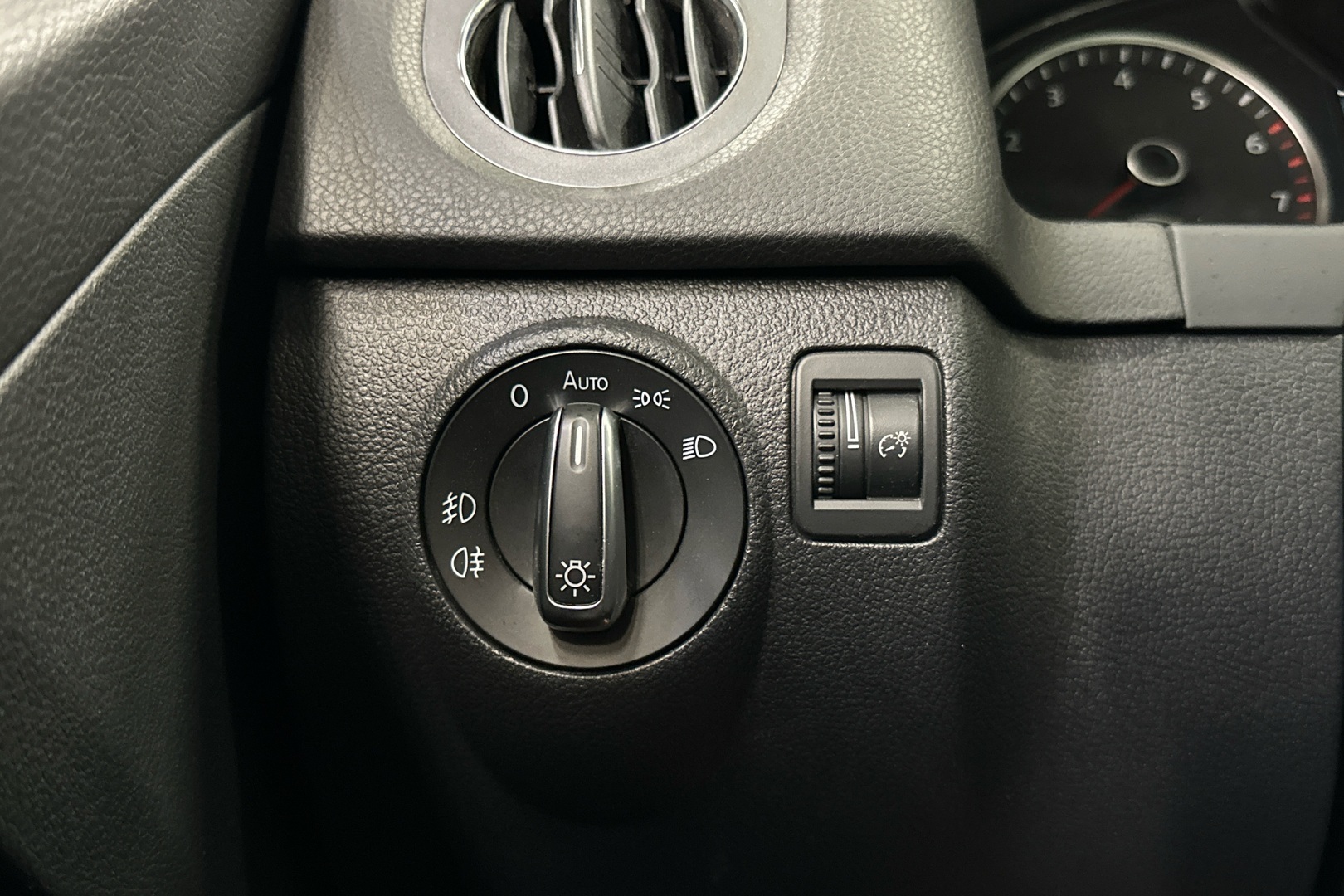 VOLKSWAGEN Tiguan 2013