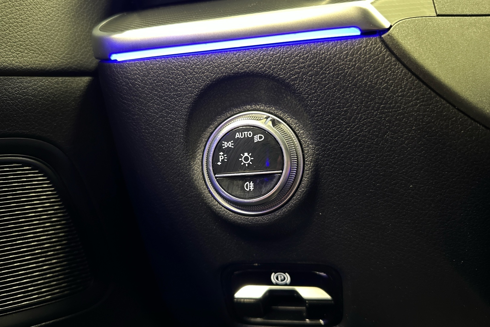 MERCEDES-BENZ C 2023