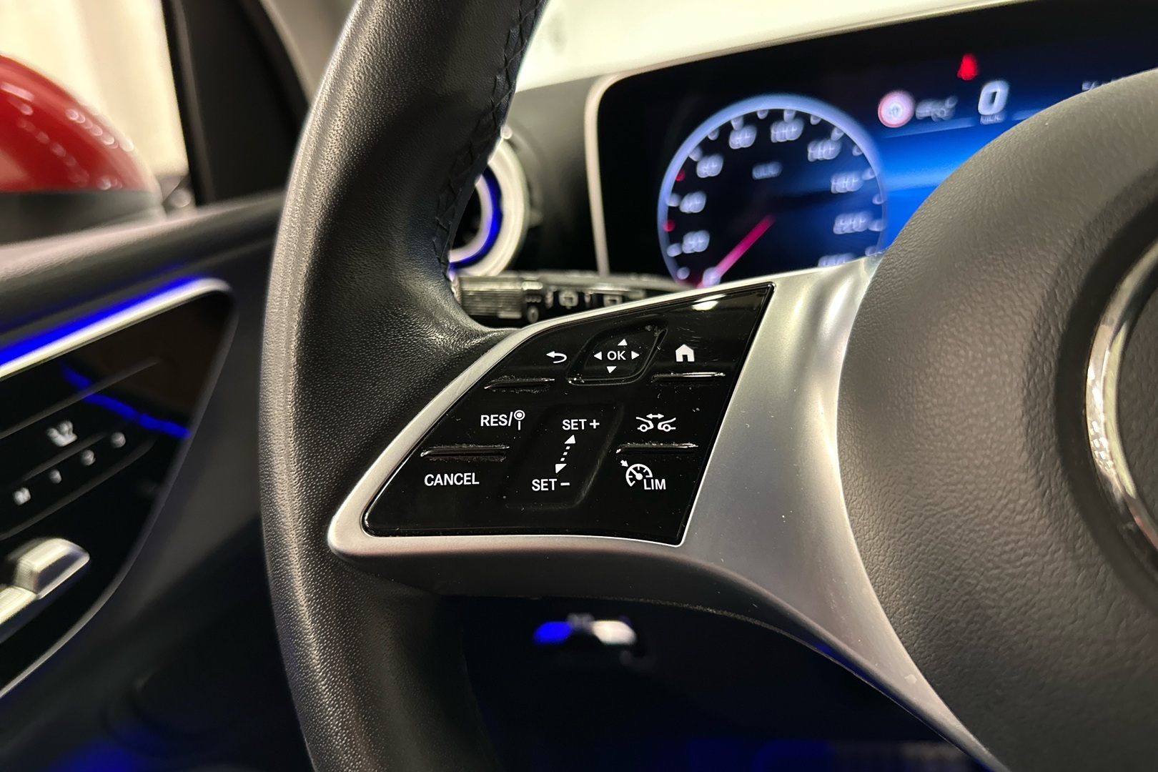 MERCEDES-BENZ GLC 2023