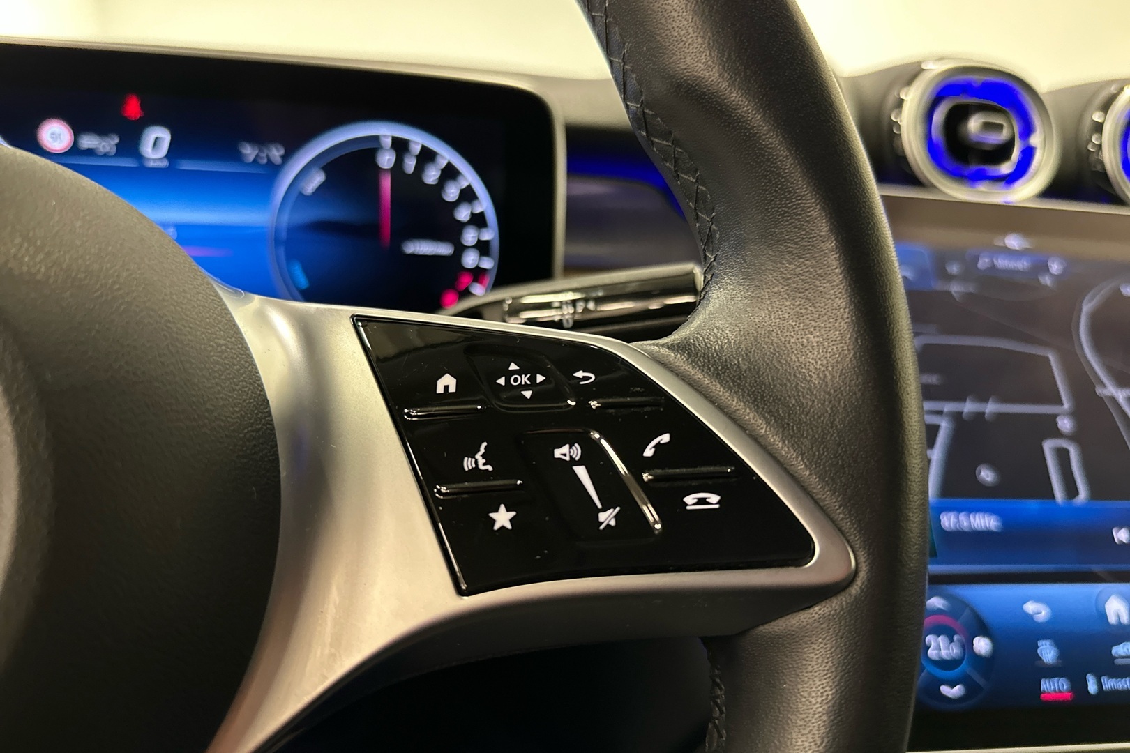 MERCEDES-BENZ GLC 2023