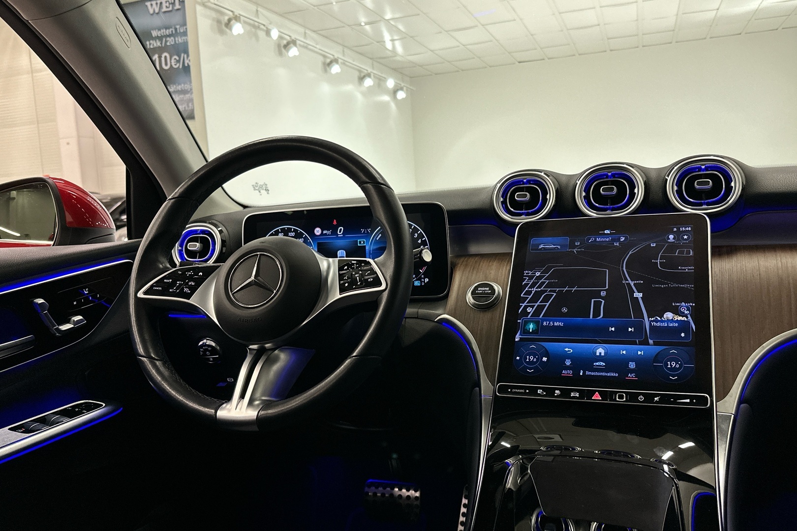 MERCEDES-BENZ GLC 2023