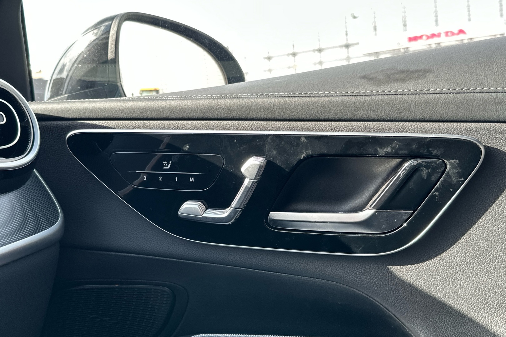 MERCEDES-BENZ GLC 2023