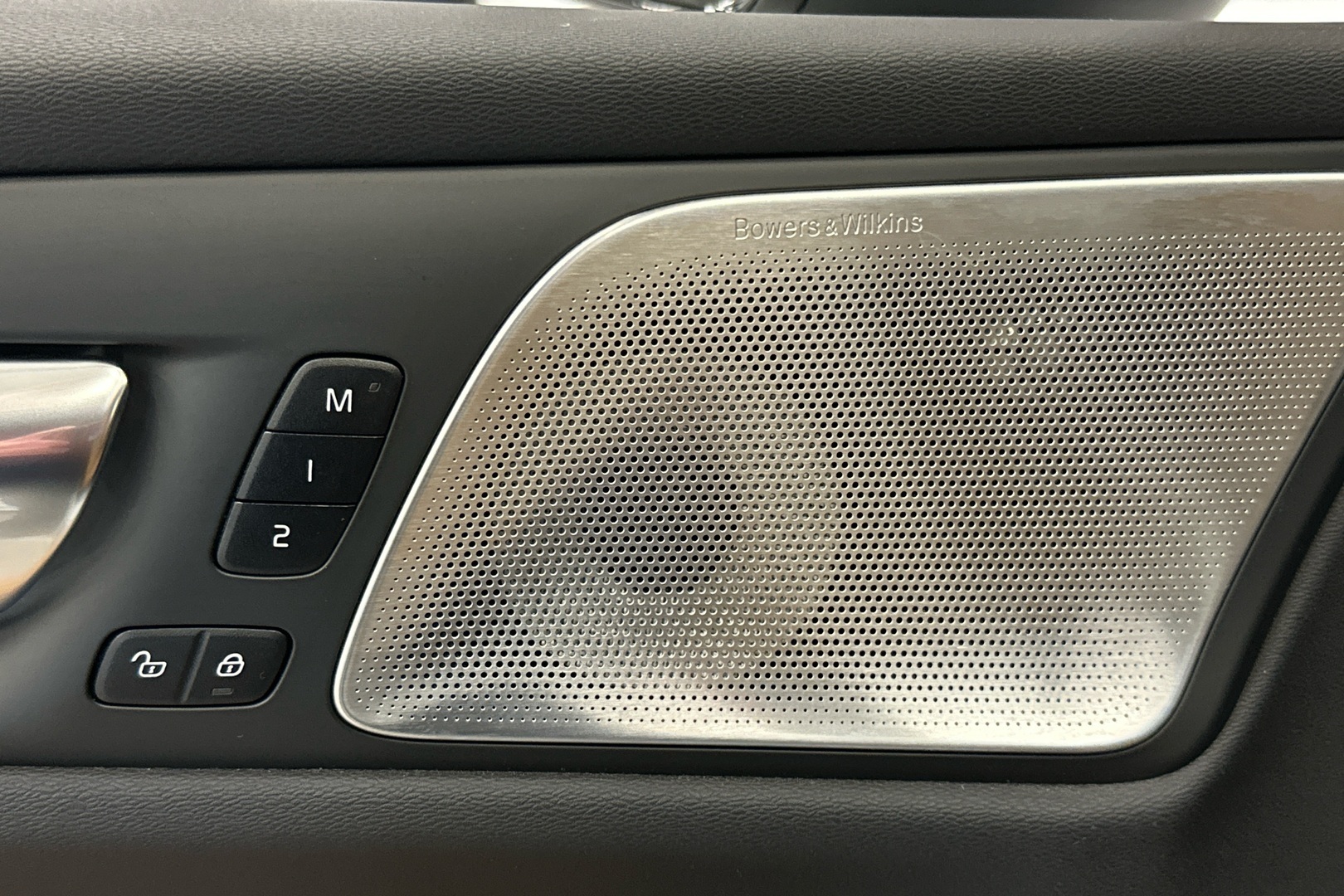 VOLVO V60 2025