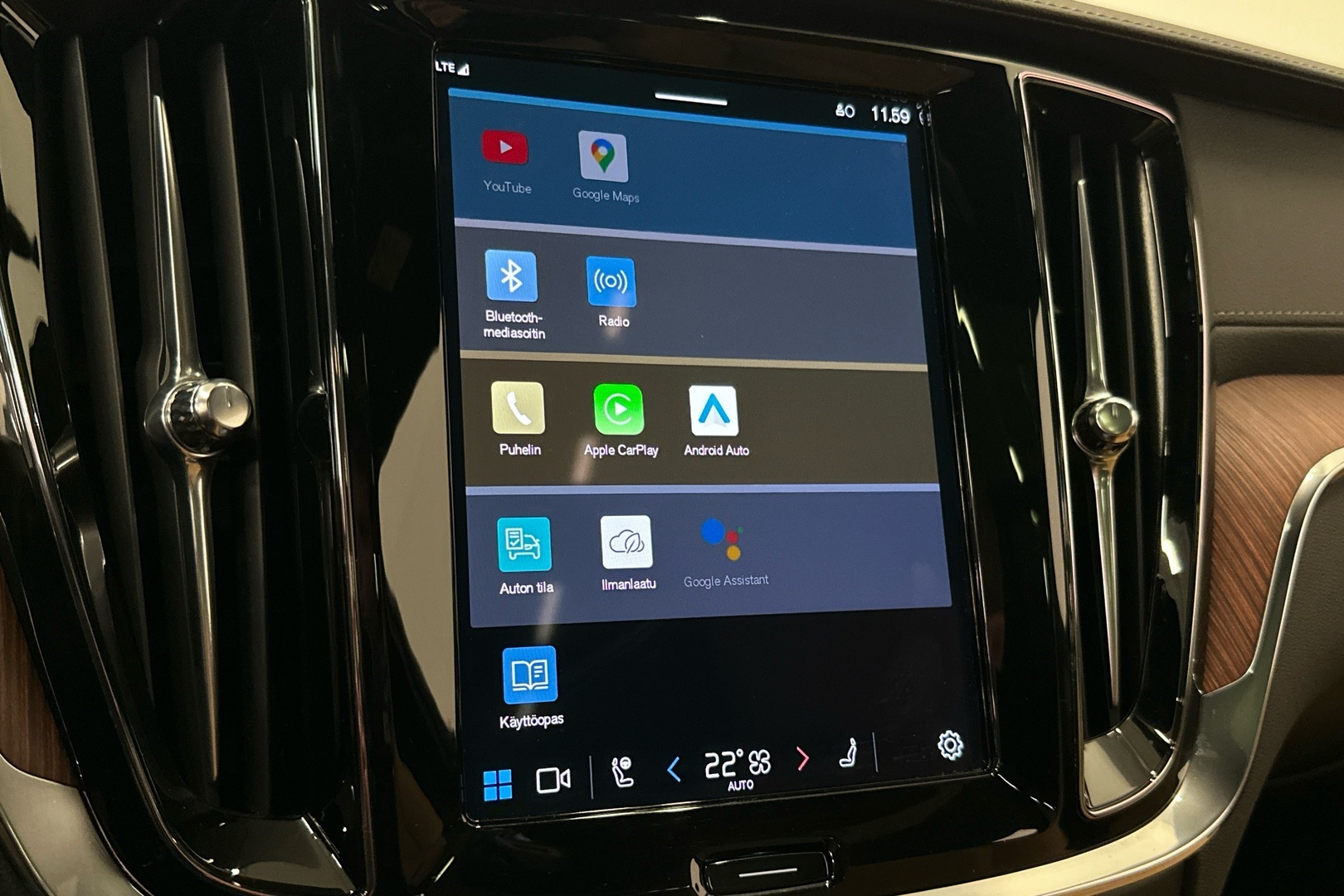 VOLVO V60 2025