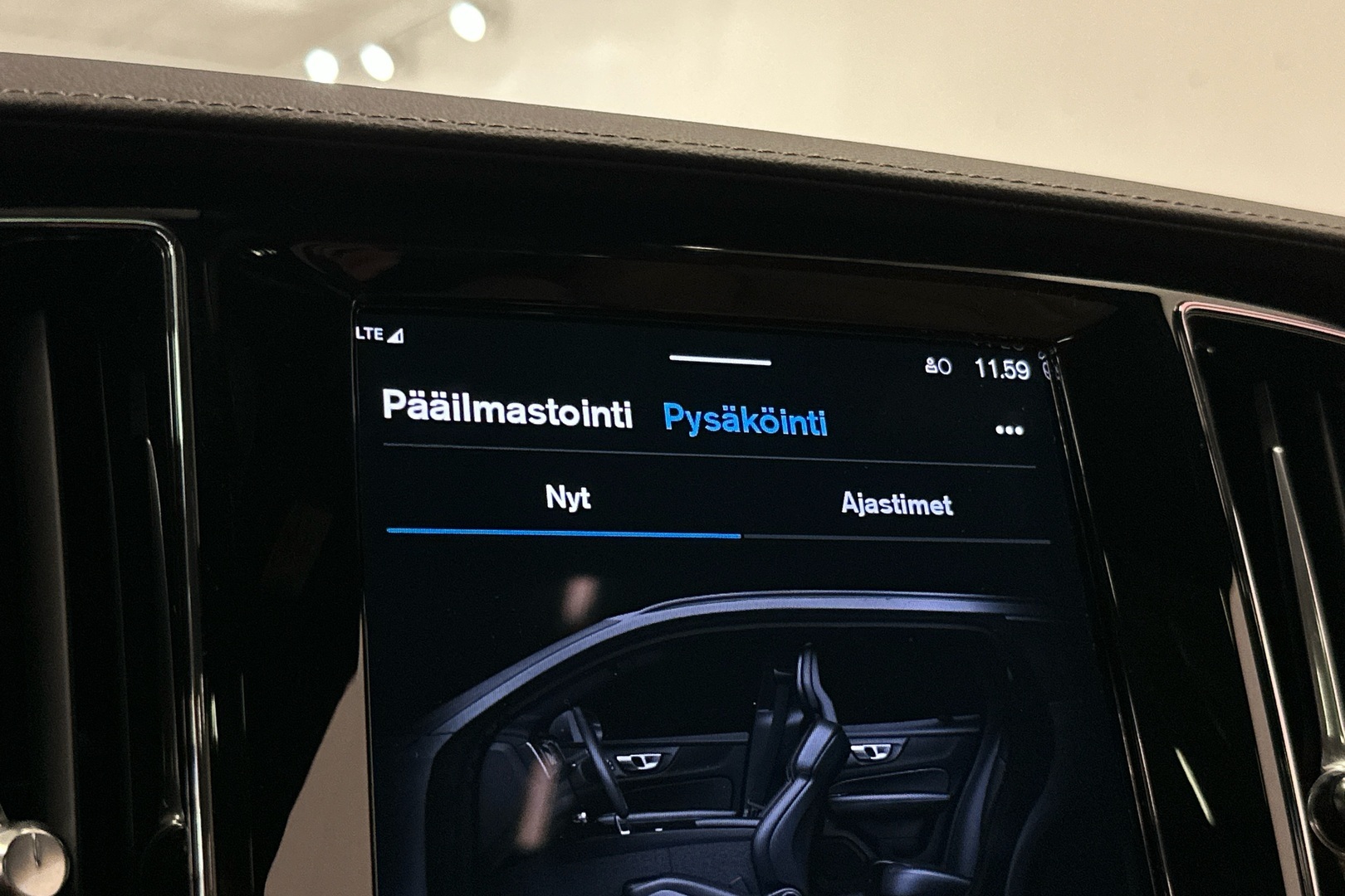 VOLVO V60 2025