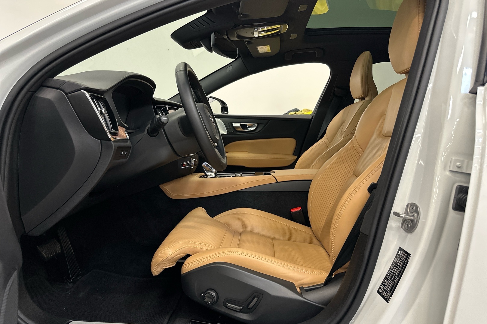VOLVO V60 2025