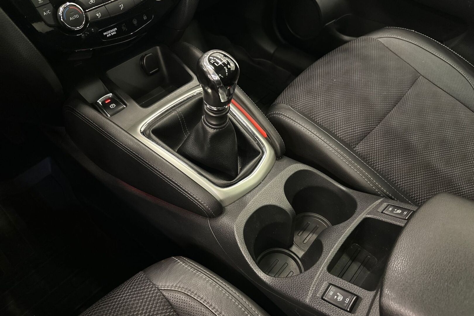 NISSAN Qashqai 2014