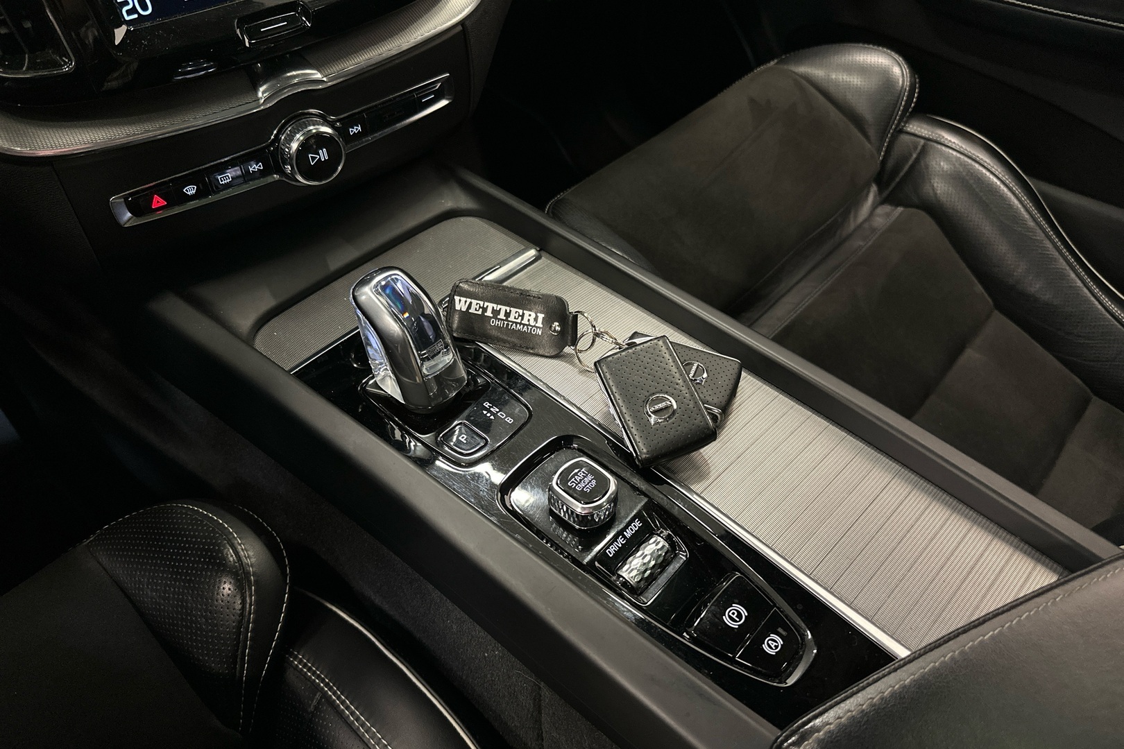 VOLVO XC60 2017