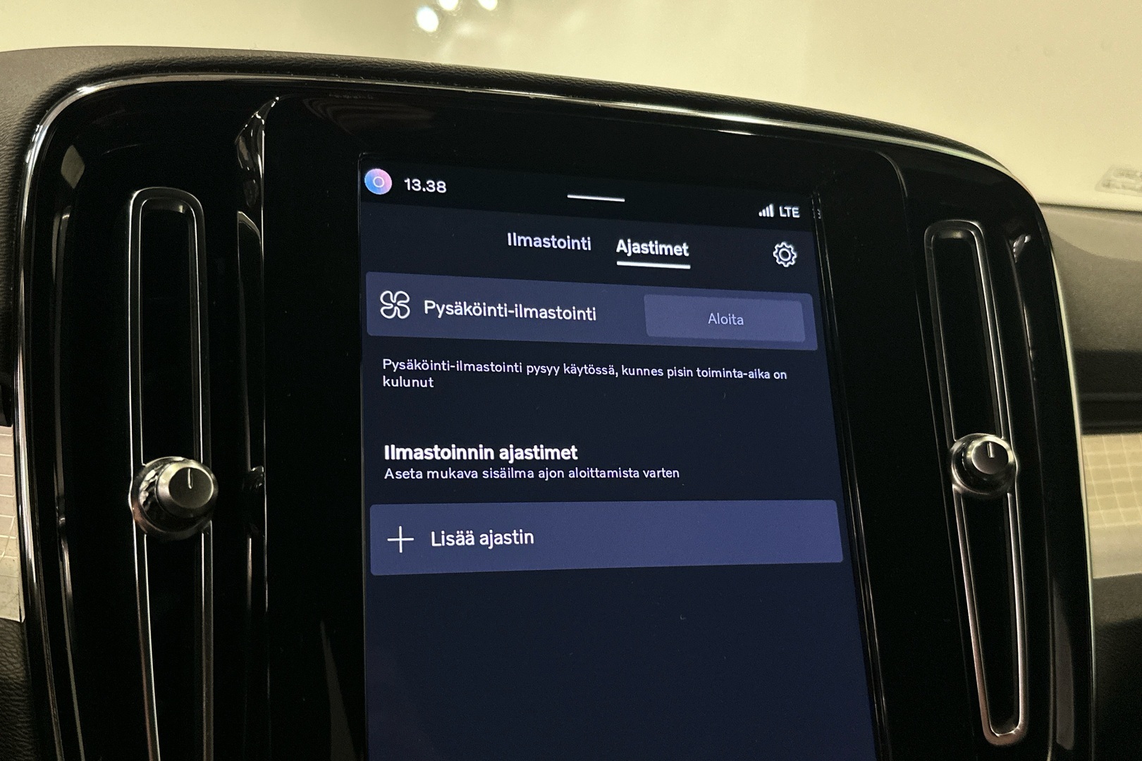 VOLVO XC40 2024