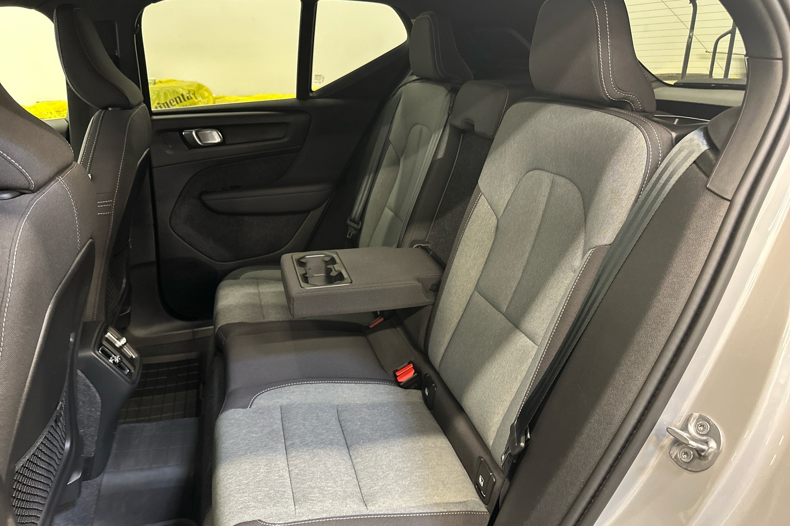 VOLVO XC40 2024