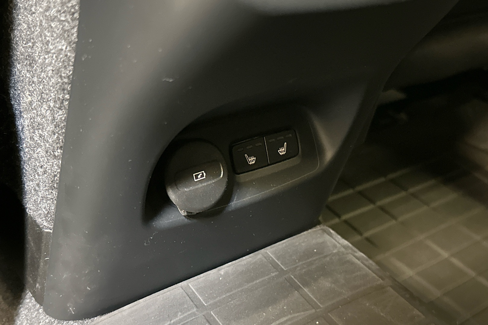 VOLVO XC40 2024