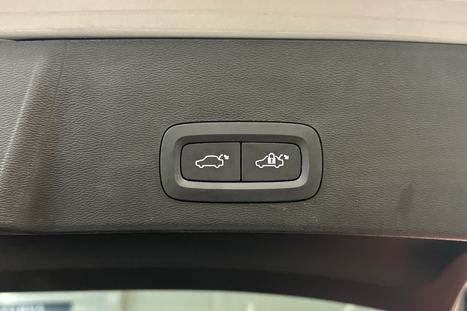 VOLVO XC40 2024