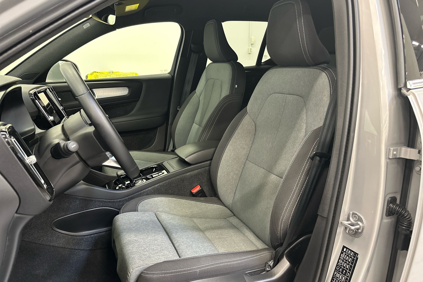 VOLVO XC40 2024