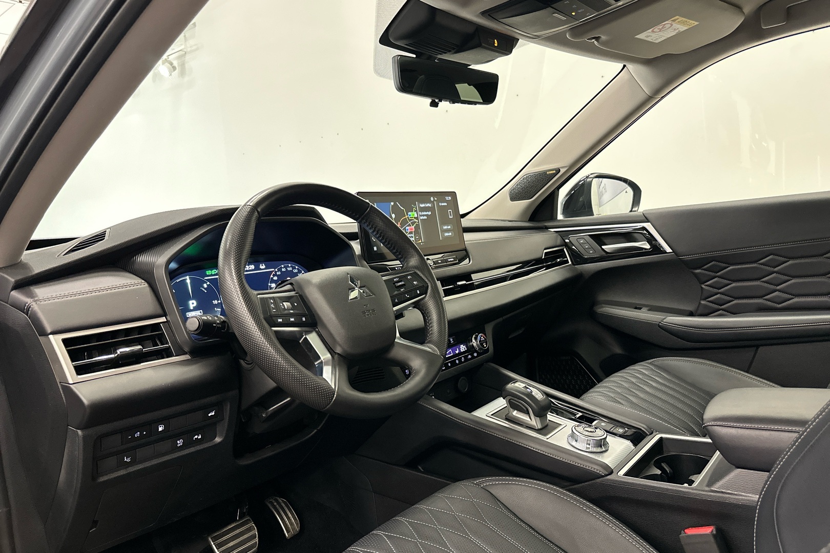 MITSUBISHI OUTLANDER 2025