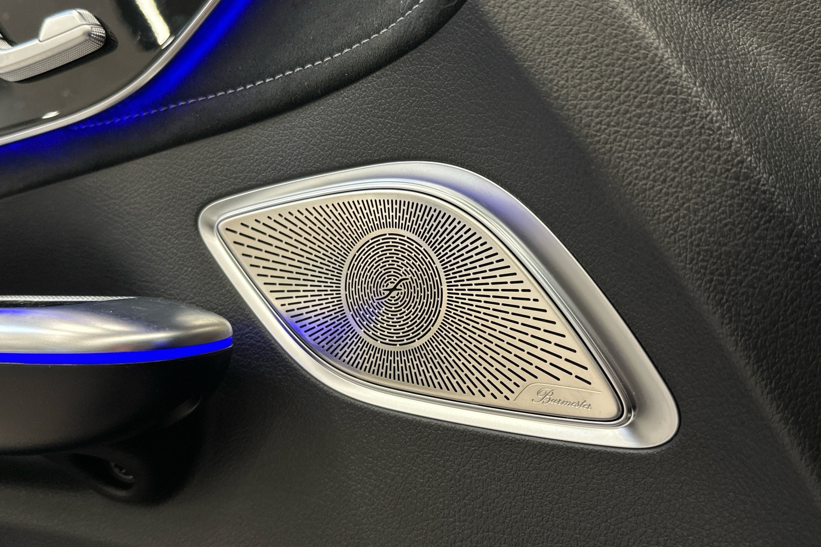 MERCEDES-BENZ EQE SUV 2025