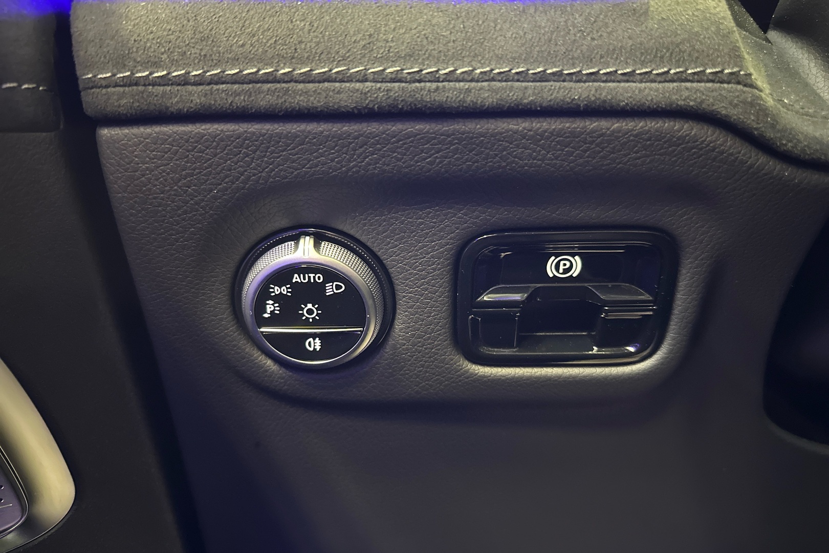 MERCEDES-BENZ EQE SUV 2025