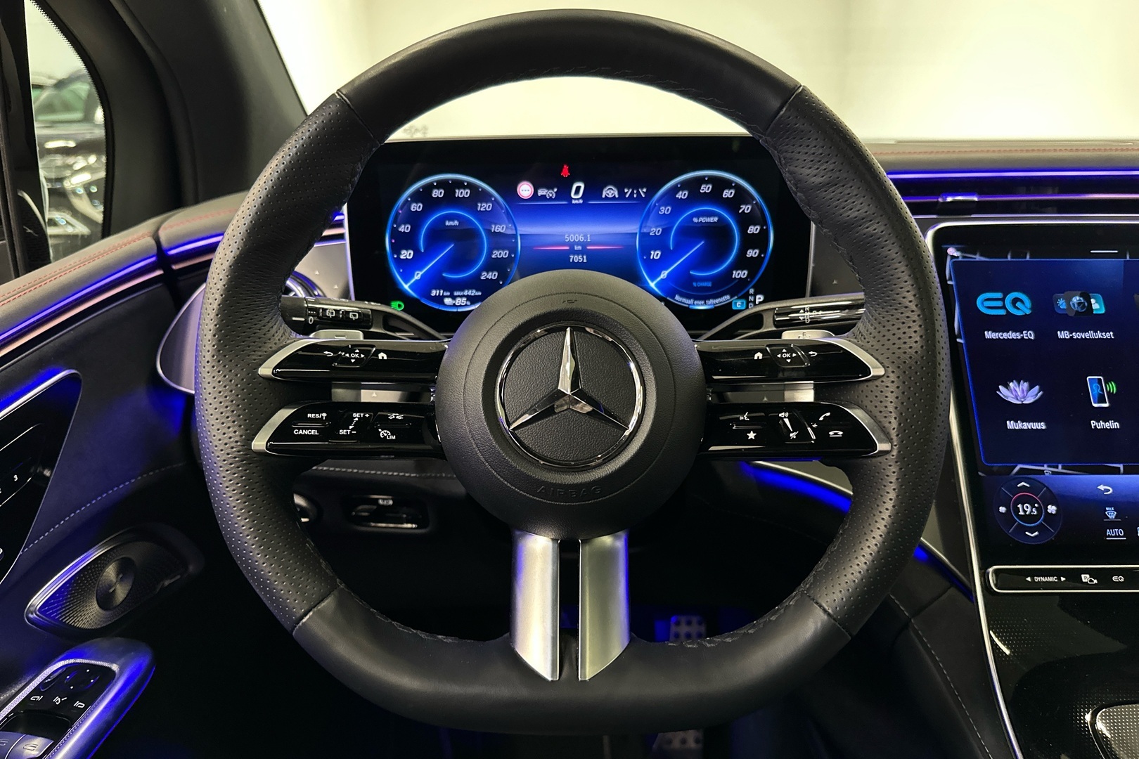 MERCEDES-BENZ EQE SUV 2025