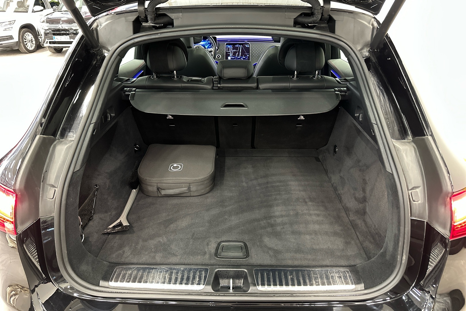 MERCEDES-BENZ EQE SUV 2025