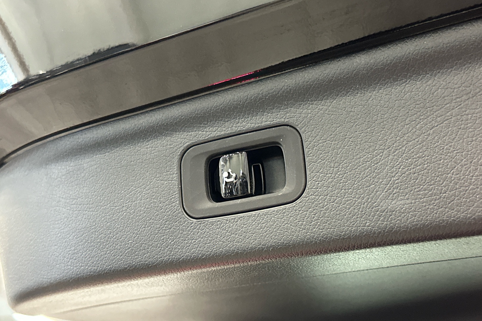 MERCEDES-BENZ EQE SUV 2025