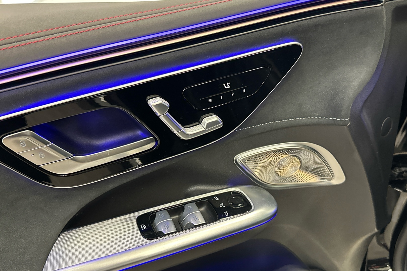 MERCEDES-BENZ EQE SUV 2025