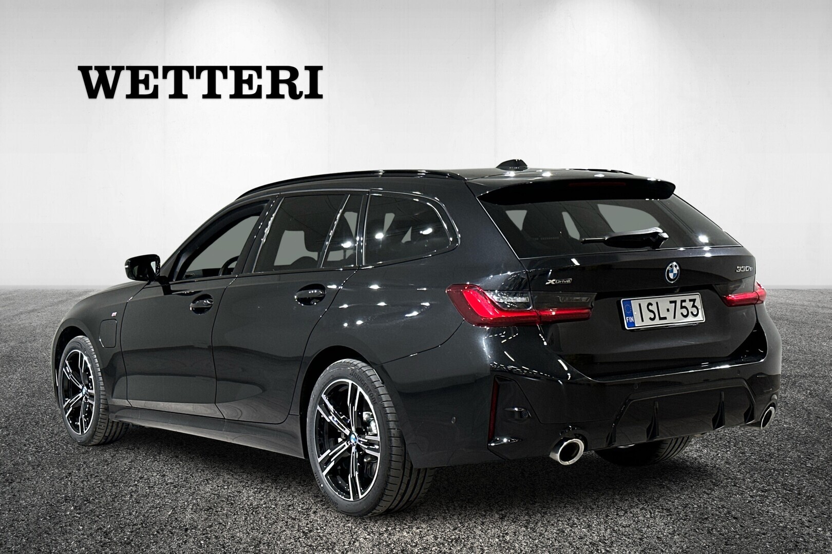 BMW 330 2025