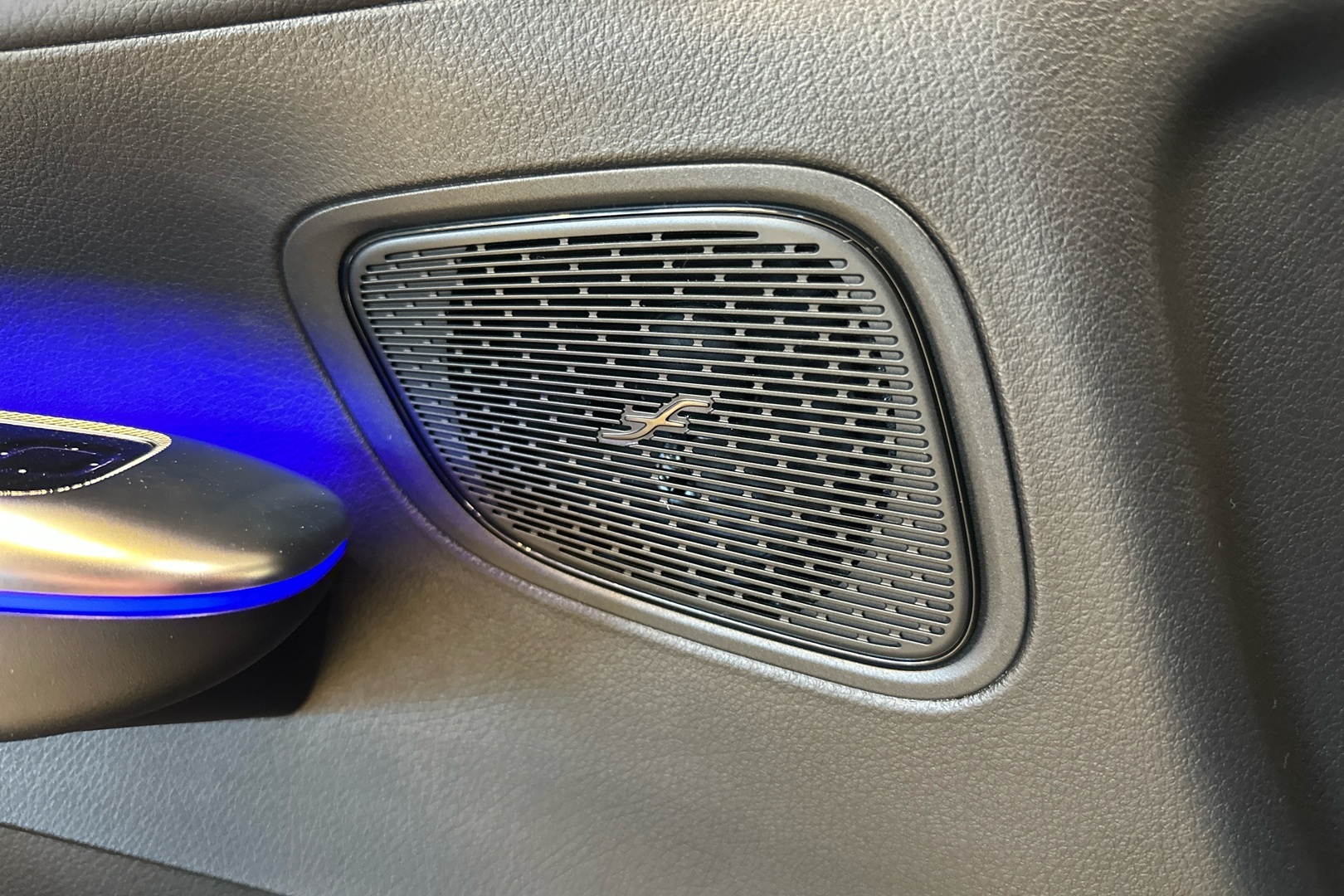 MERCEDES-BENZ GLC 2025