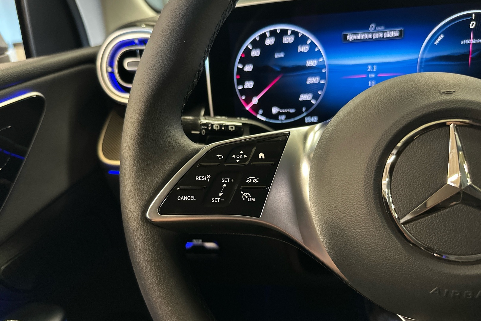 MERCEDES-BENZ GLC 2025