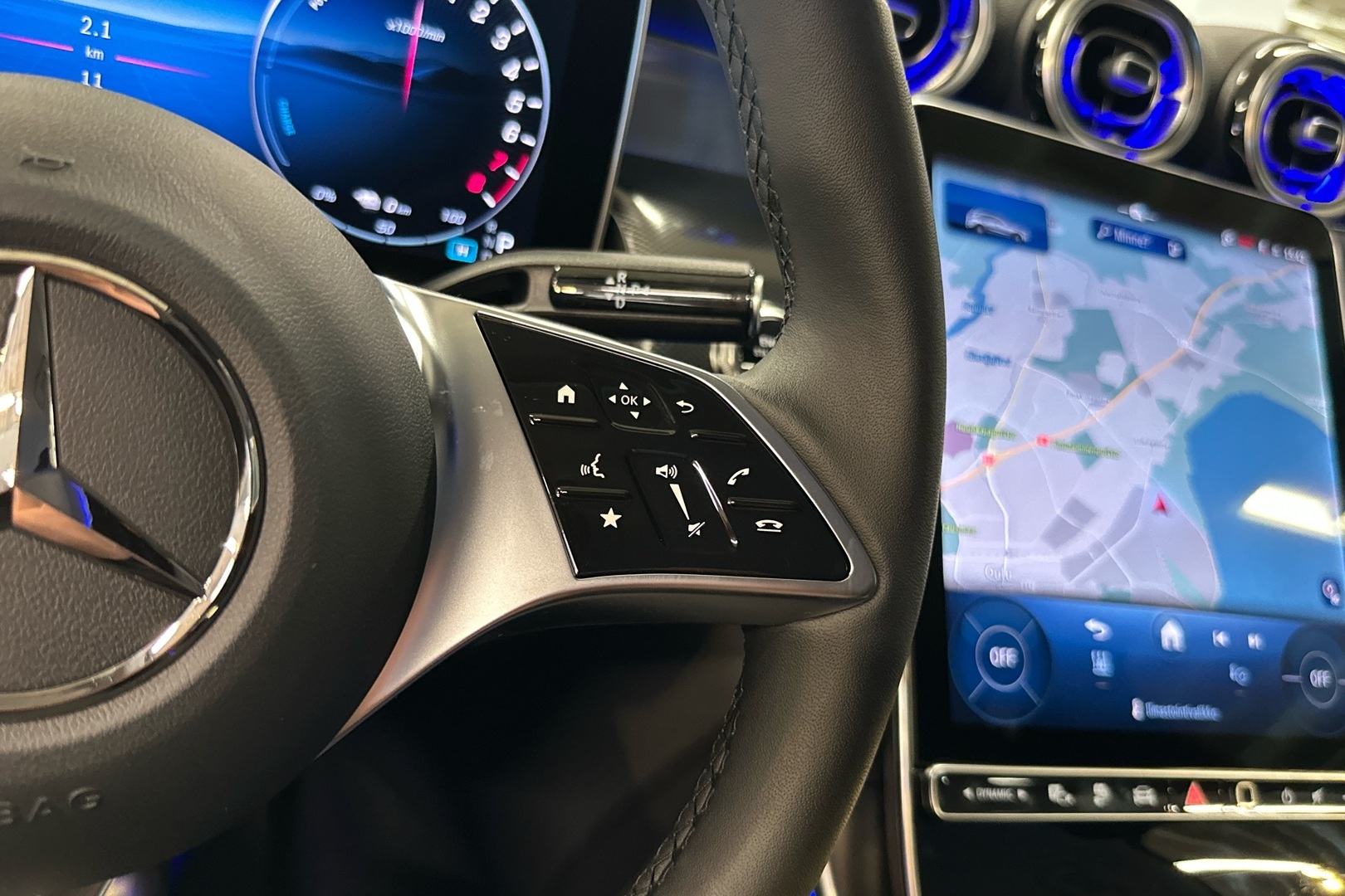 MERCEDES-BENZ GLC 2025