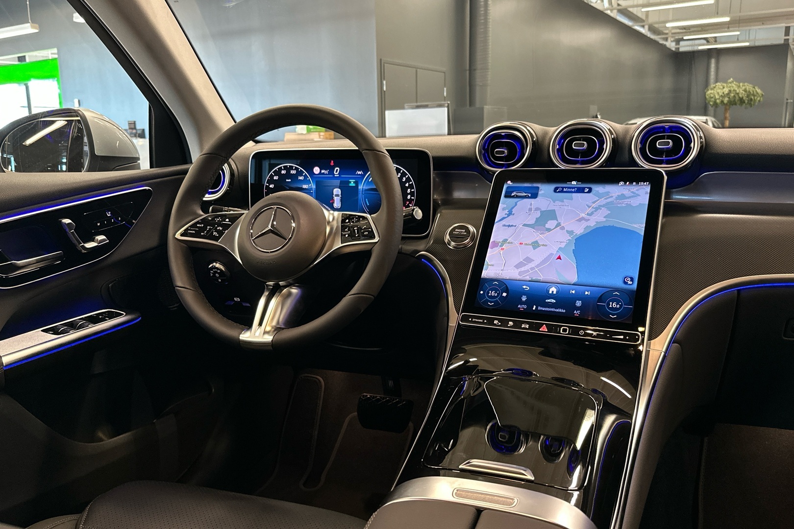 MERCEDES-BENZ GLC 2025