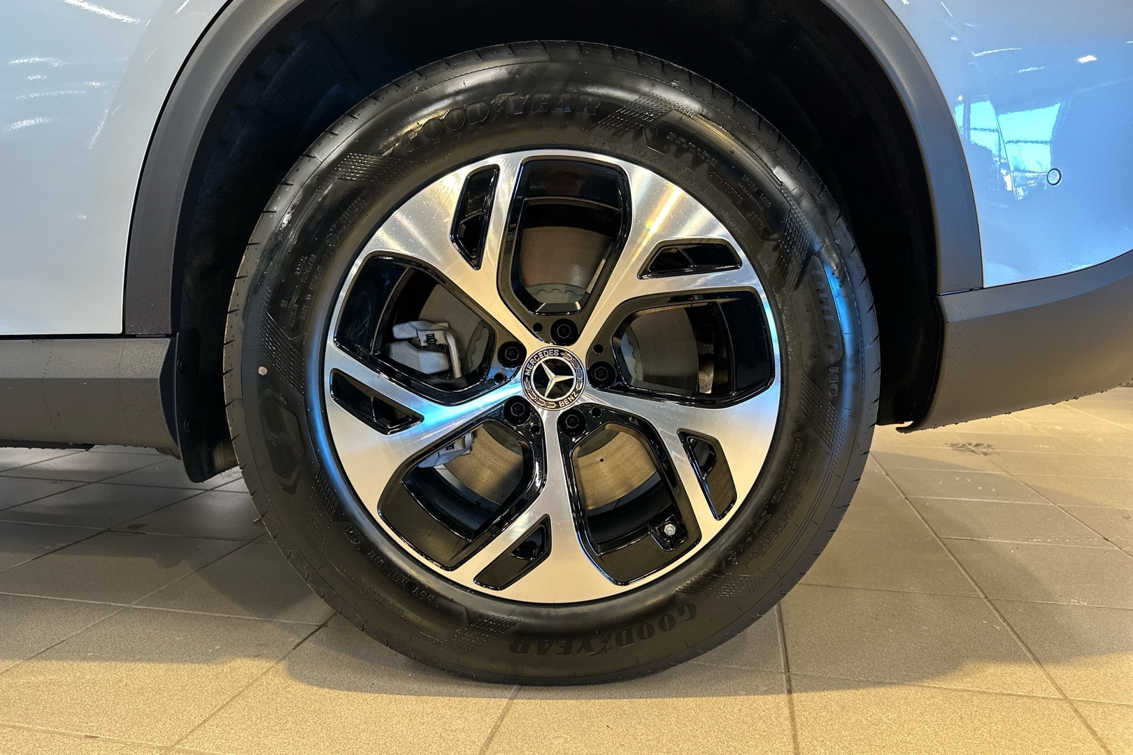 MERCEDES-BENZ GLC 2025