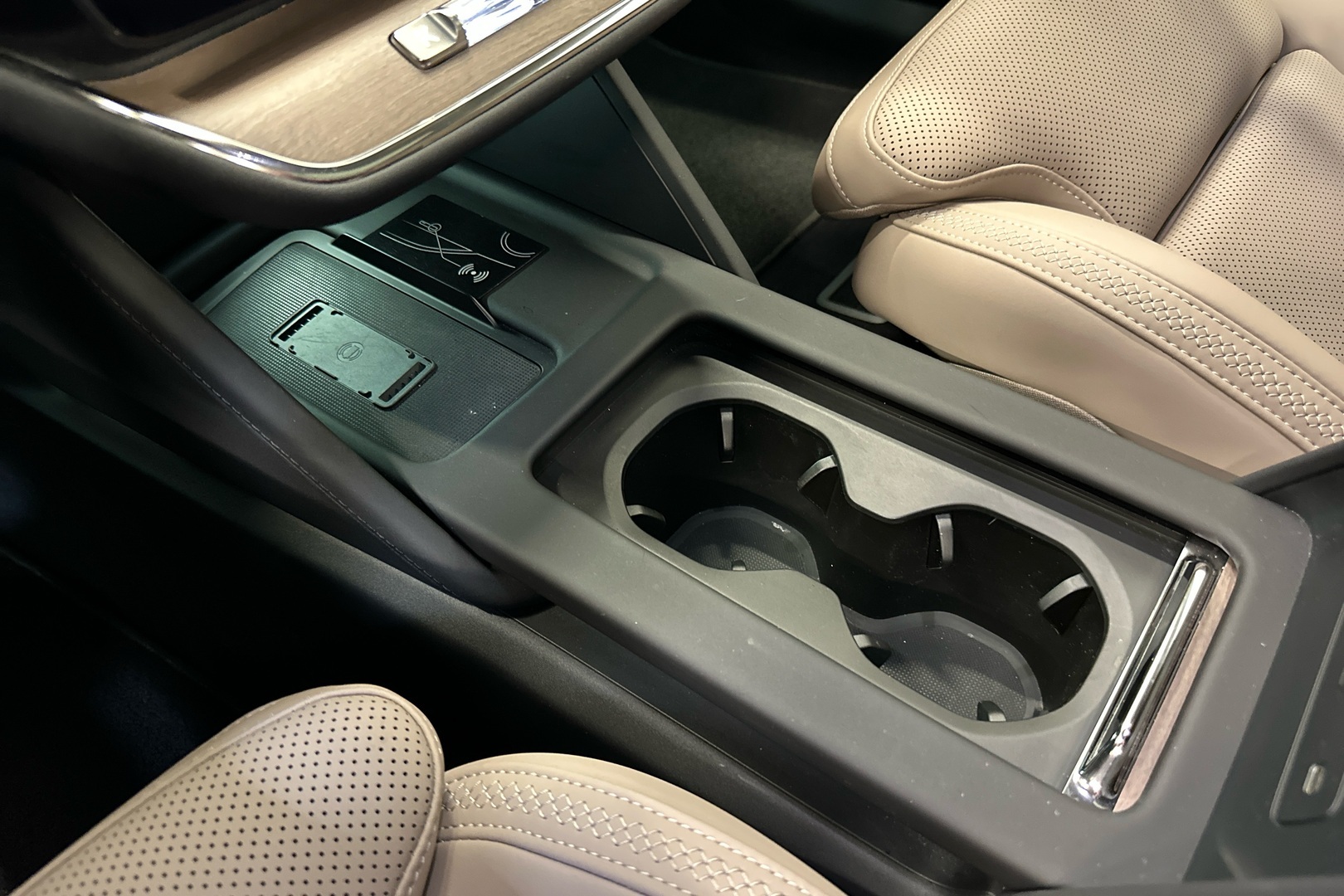 VOLVO ES90 19