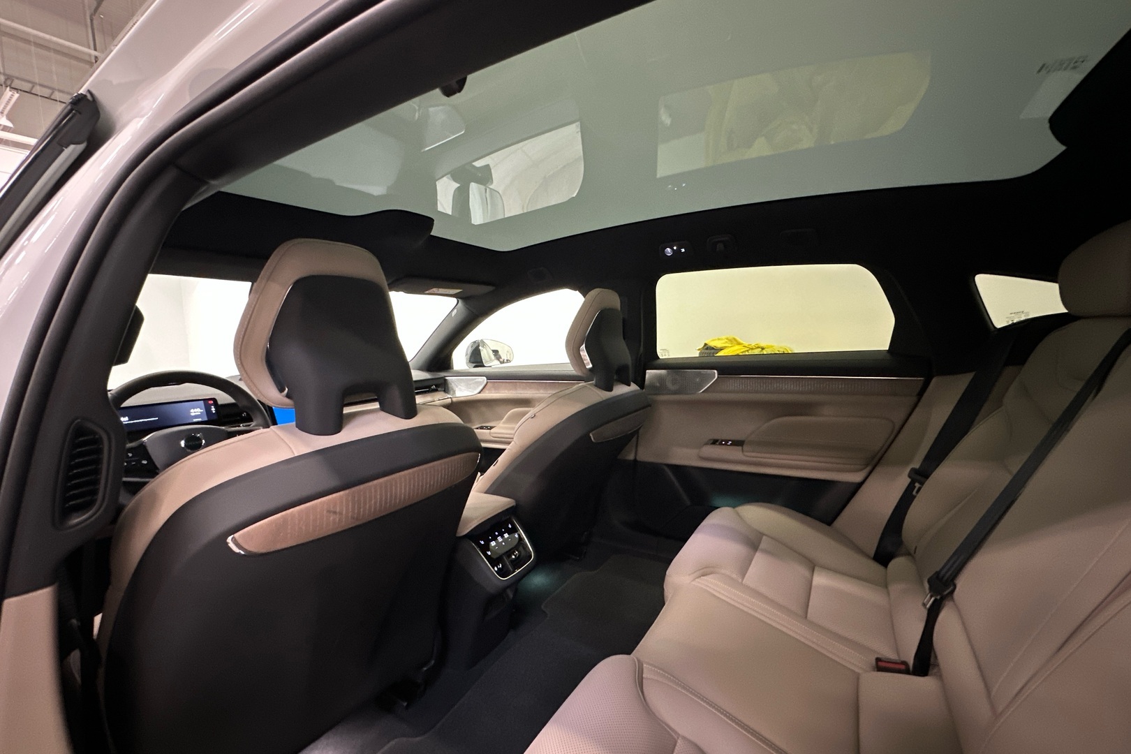 VOLVO ES90 23