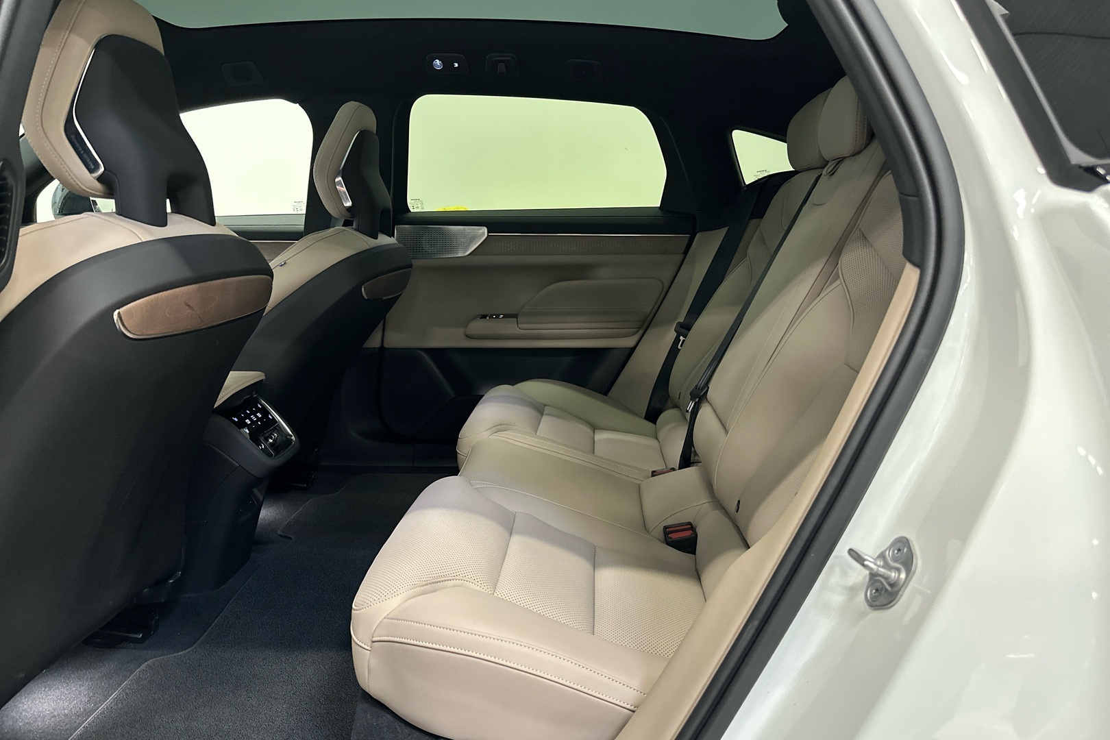 VOLVO ES90 24