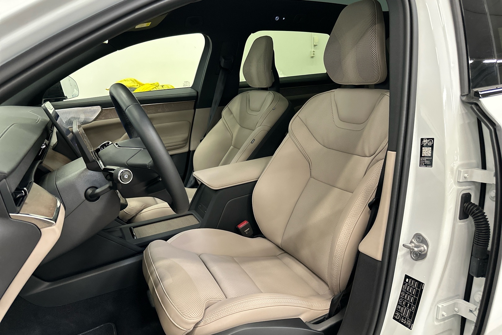 VOLVO ES90 8