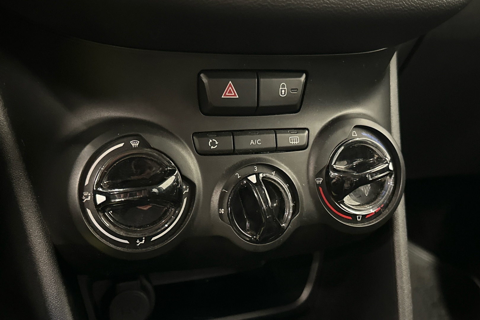 PEUGEOT 208 2013