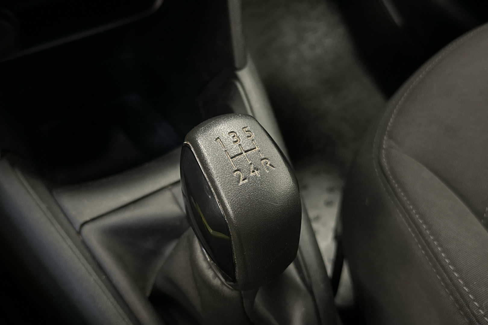 PEUGEOT 208 2013
