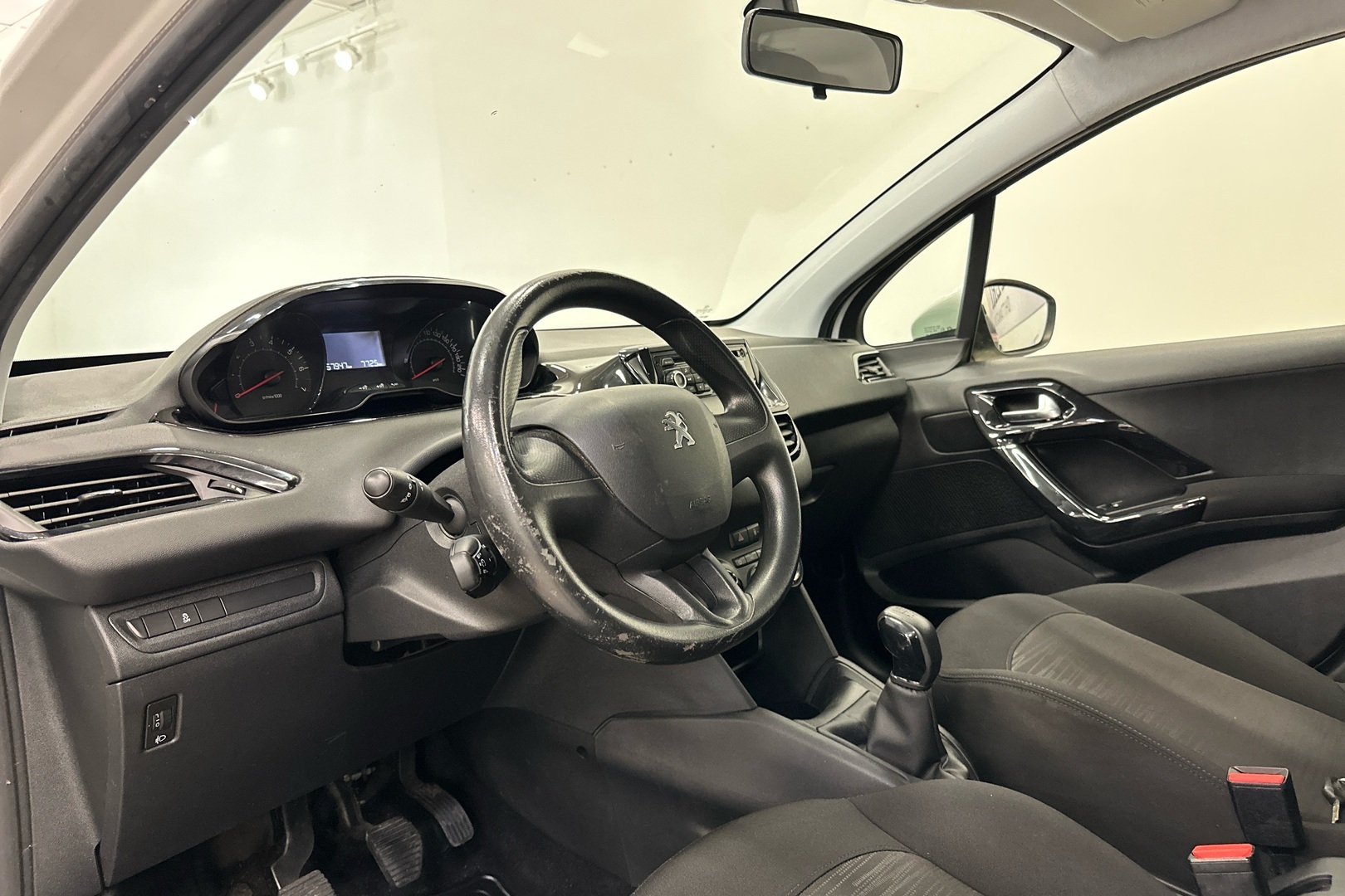 PEUGEOT 208 2013