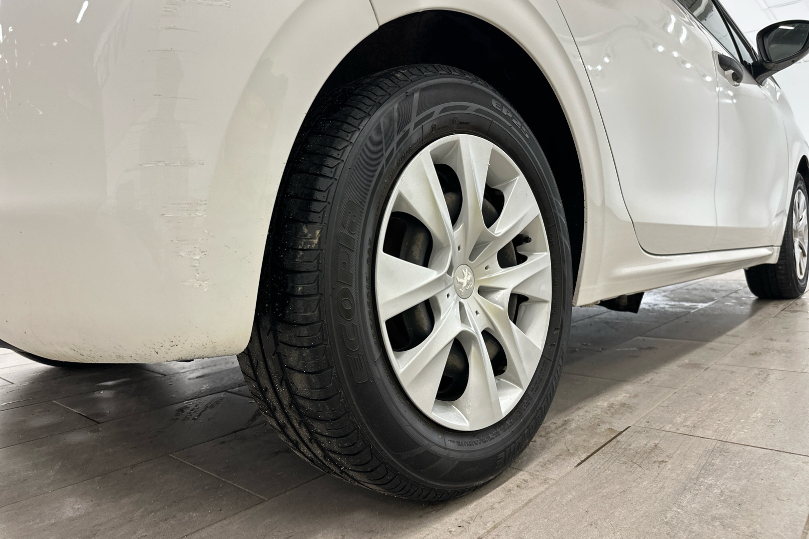 PEUGEOT 208 2013