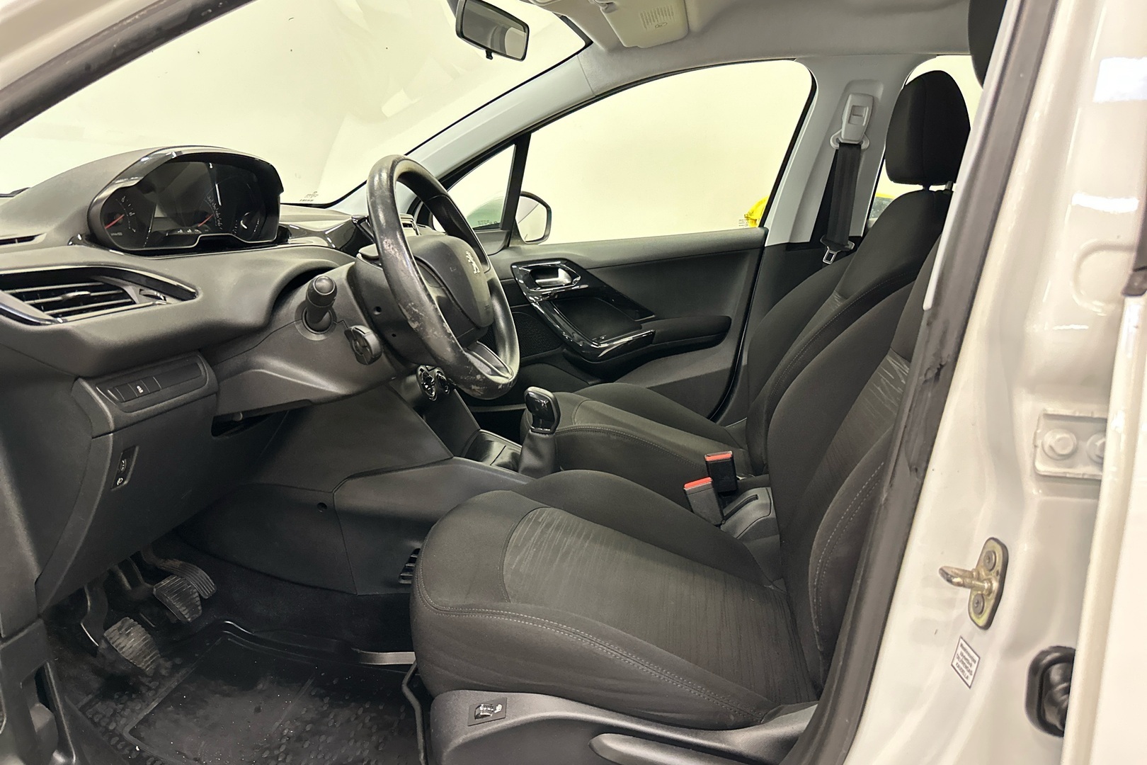PEUGEOT 208 2013