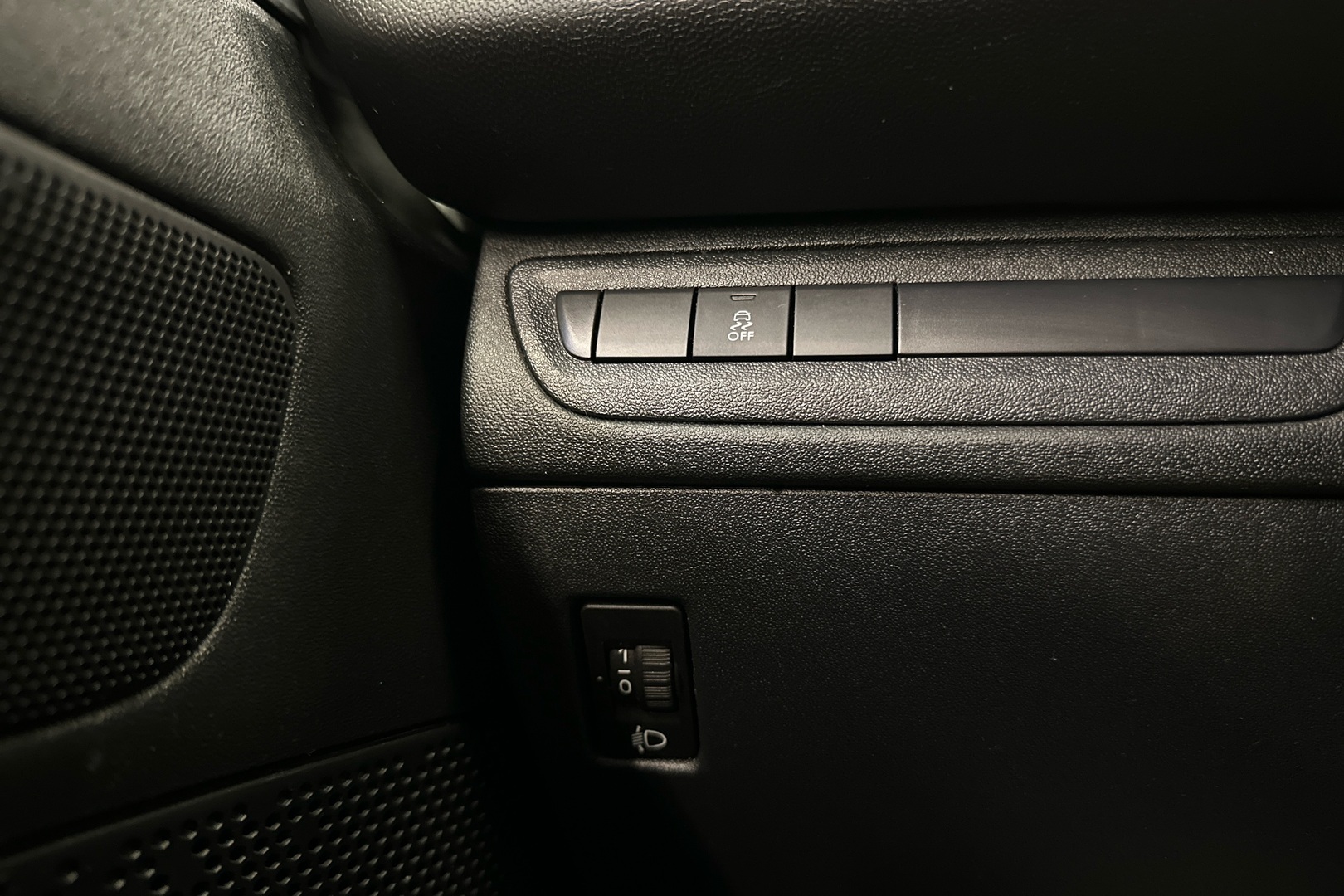 PEUGEOT 208 2013