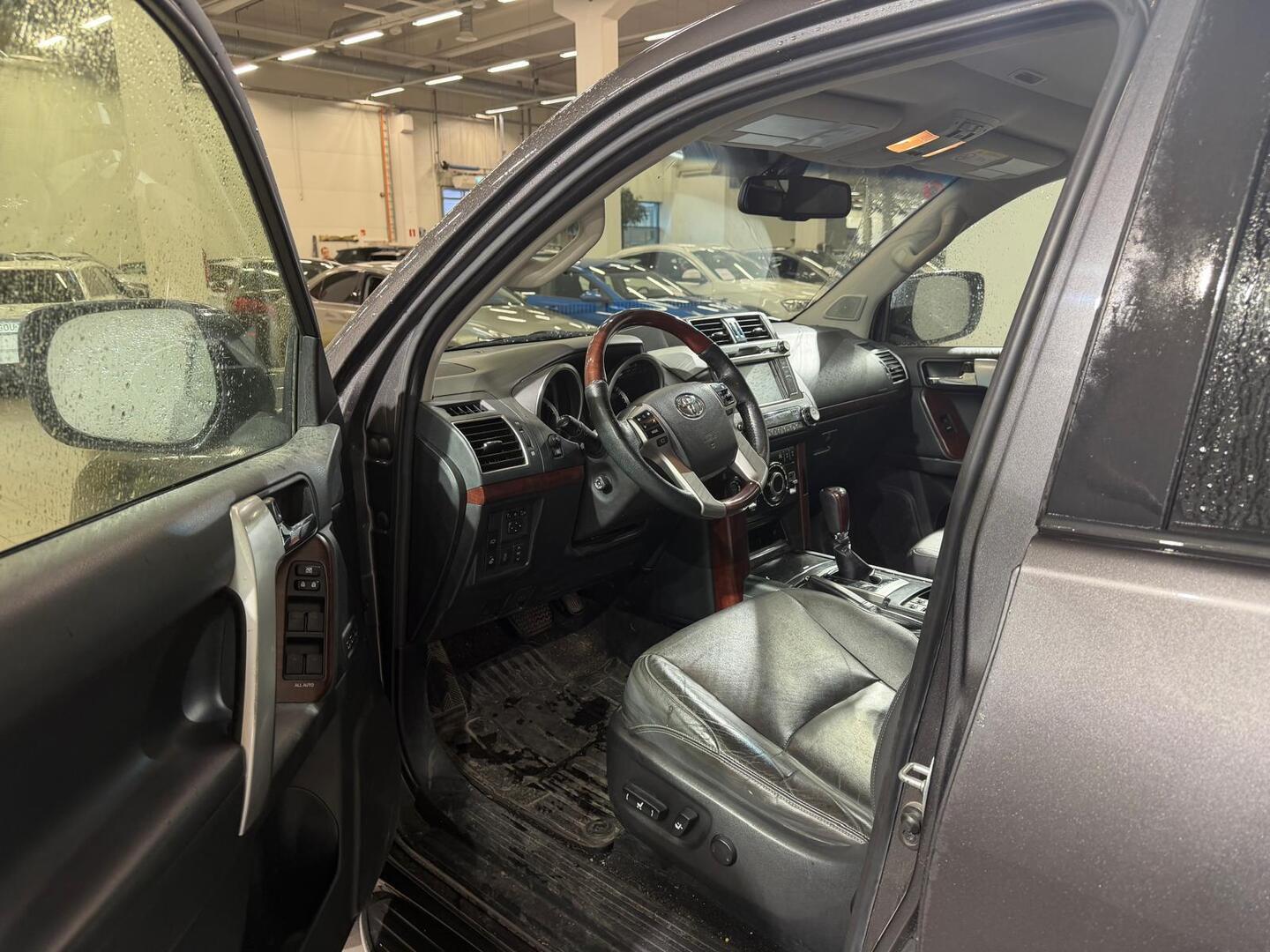 TOYOTA Land Cruiser 2017