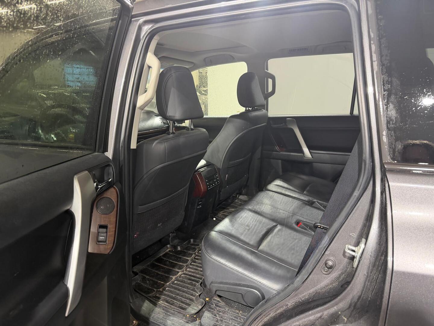 TOYOTA Land Cruiser 2017