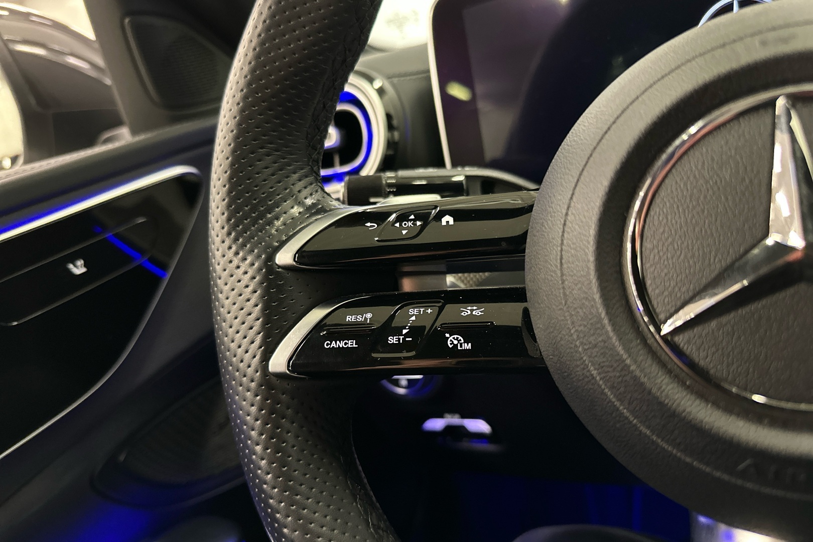 MERCEDES-BENZ C 2023