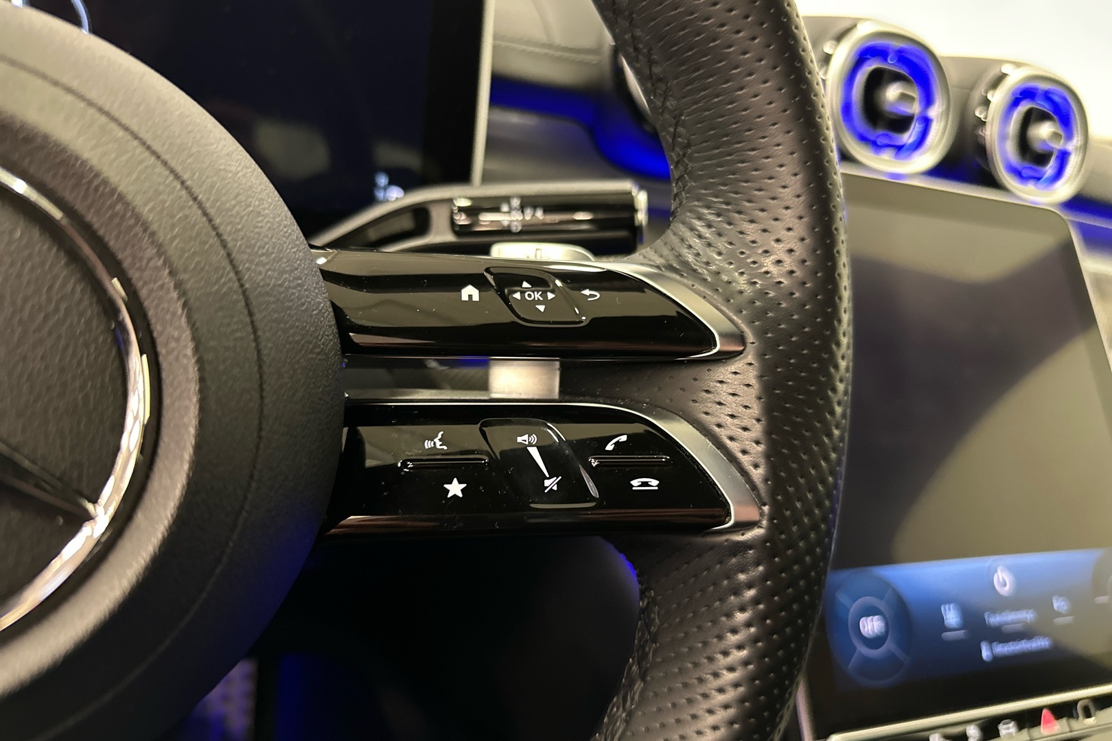 MERCEDES-BENZ C 2023